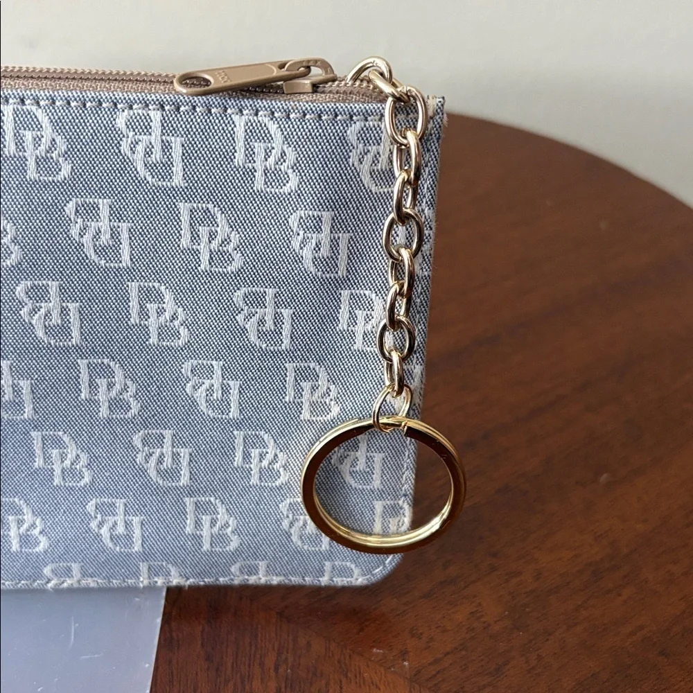 Dooney Bourke monogram, wristlet Clutch Canvas gray/cream missing wristlet strap